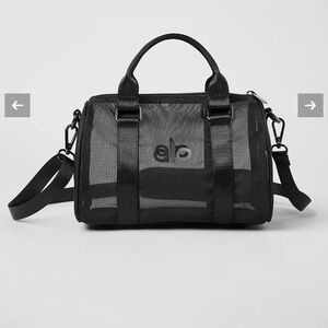 ALO Yoga Black Duffel Bag for Versatile Travel